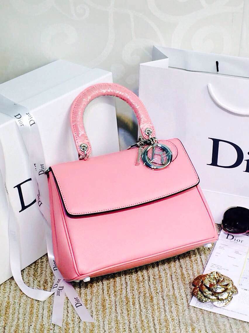 DIOR尽显简约优雅的魅力！迪奥(Dior)包包发布2015春夏Be Dior系列包袋：不是一点点的动心哦